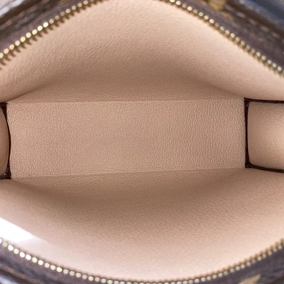 Louis Vuitton toiletry pouch 19 - Picture 10 of 12